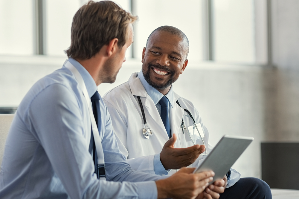 specialist doctors discussing a case